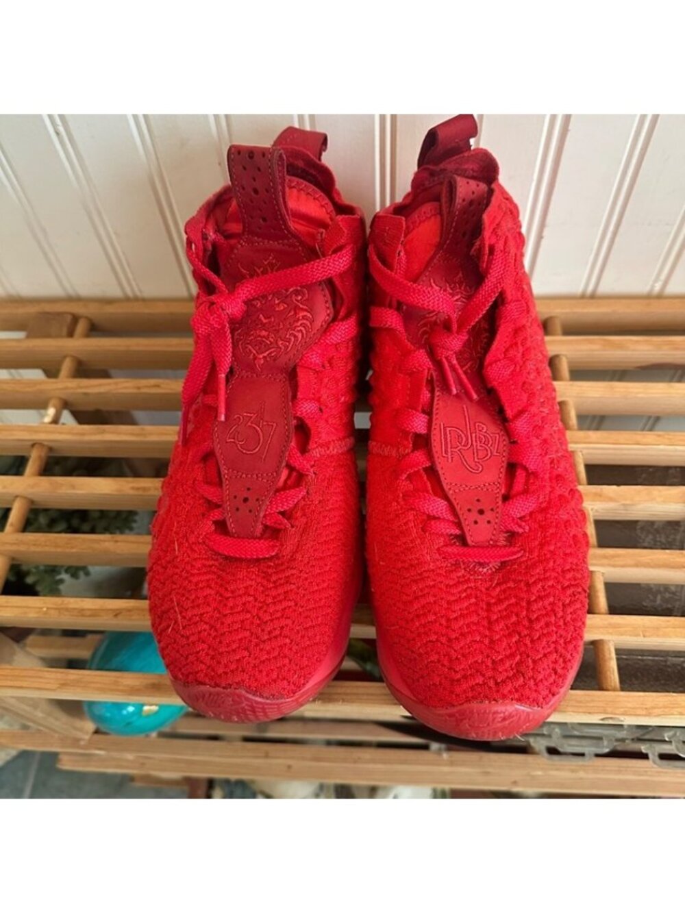 ​​​​​​​​​​​​​​​Nike Basketball Shoes Red Knit Size 7Y